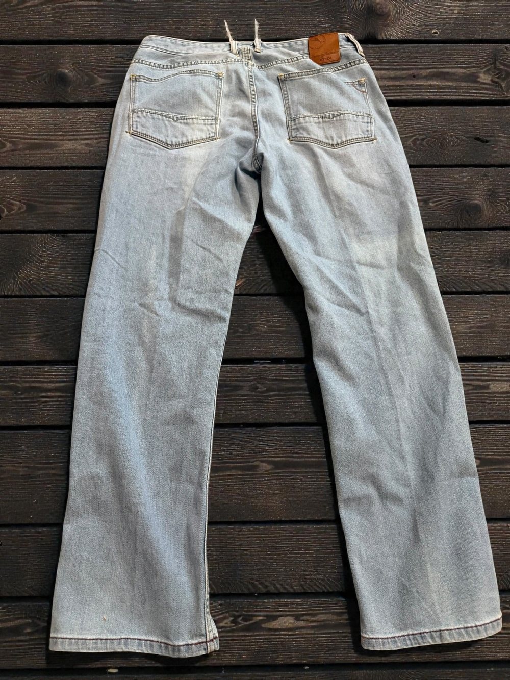Tommy Bahama Denim Light Wash Relaxed Straight Leg Jeans Men’s 32x30 - Picture 2 of 5
